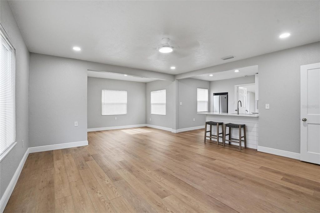 Image 7 of property listing at 1013 N BASK DRIVE, Tampa, FL 33603