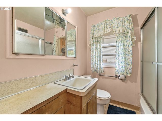6818 Se 67TH Ave, Portland, OR 97206