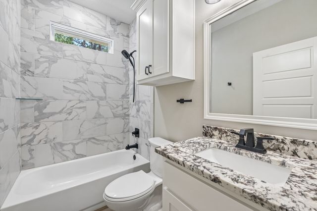 505 S Sky Court, Granbury, TX 76049