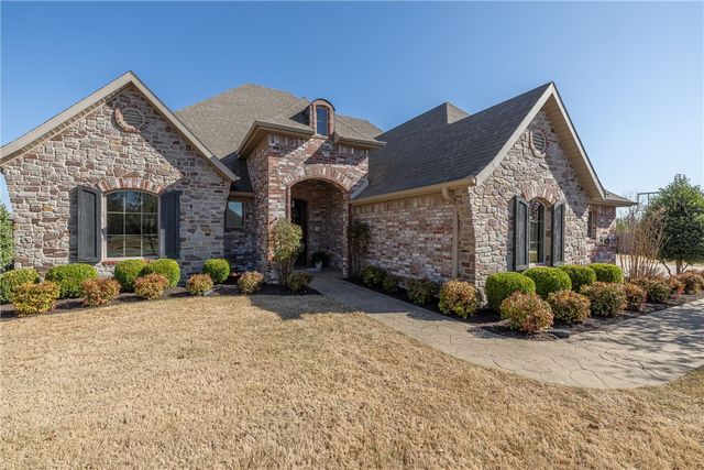 2116 Riverwater Lane, Fayetteville, AR 72703