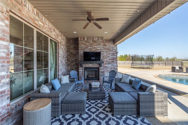 2116 Riverwater Lane, Fayetteville, AR 72703