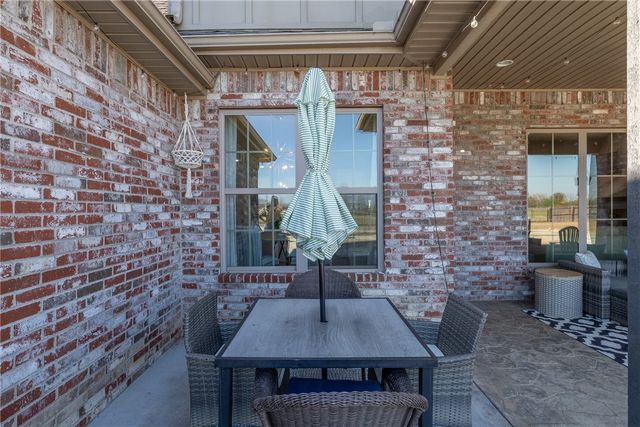 2116 Riverwater Lane, Fayetteville, AR 72703