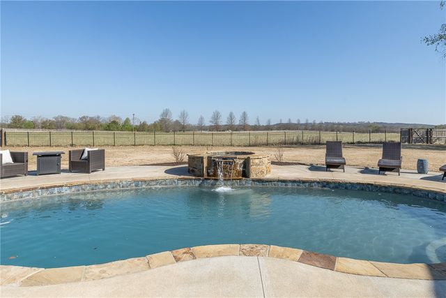 2116 Riverwater Lane, Fayetteville, AR 72703