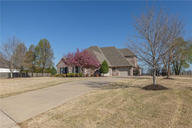 2116 Riverwater Lane, Fayetteville, AR 72703
