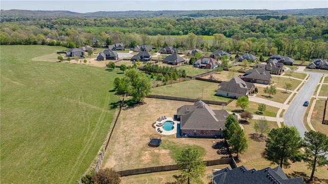 2116 Riverwater Lane, Fayetteville, AR 72703