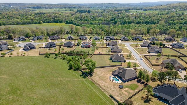 2116 Riverwater Lane, Fayetteville, AR 72703