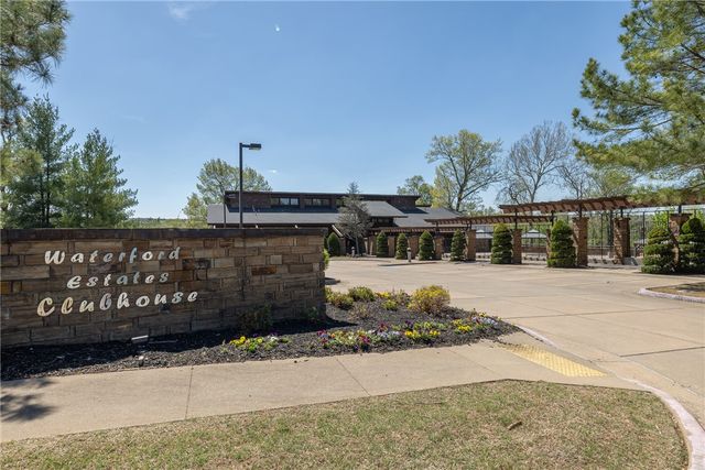 2116 Riverwater Lane, Fayetteville, AR 72703