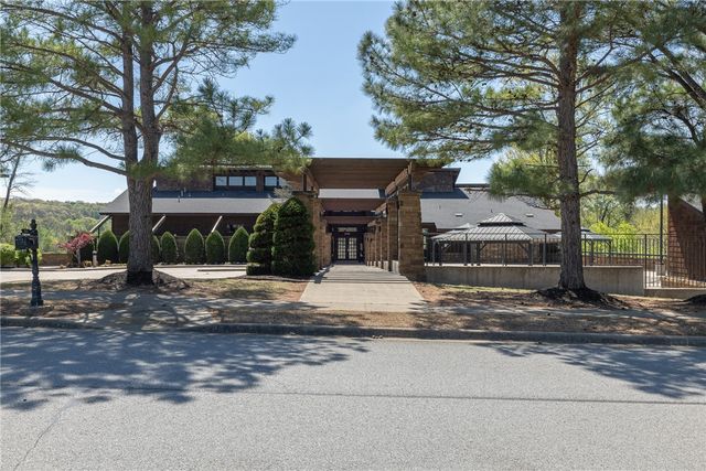 2116 Riverwater Lane, Fayetteville, AR 72703