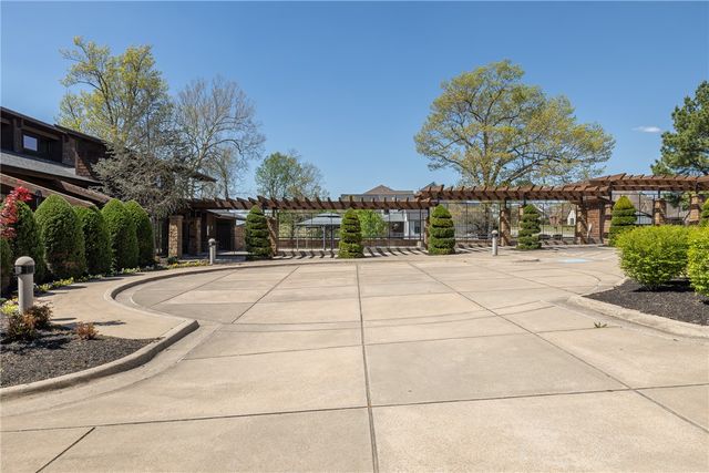 2116 Riverwater Lane, Fayetteville, AR 72703