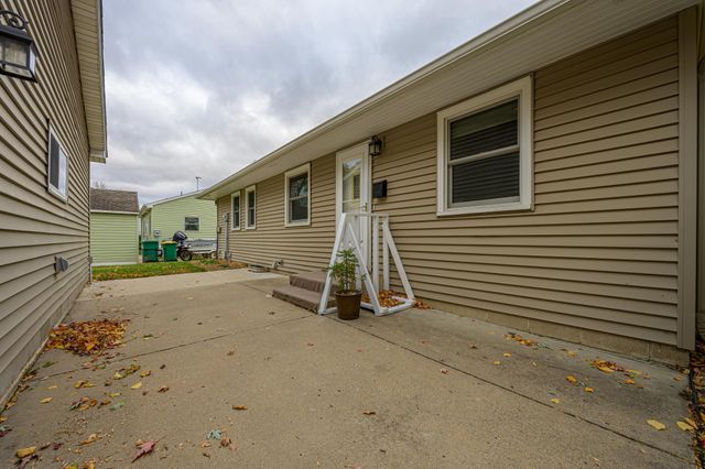 426 S Litchfield Avenue, Litchfield, MN 55355