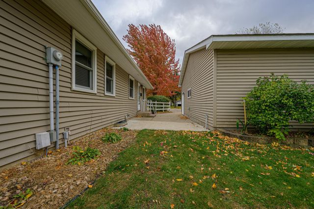 426 S Litchfield Avenue, Litchfield, MN 55355