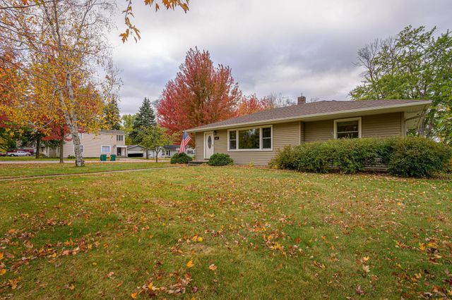 426 S Litchfield Avenue, Litchfield, MN 55355