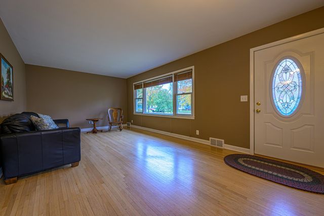 426 S Litchfield Avenue, Litchfield, MN 55355