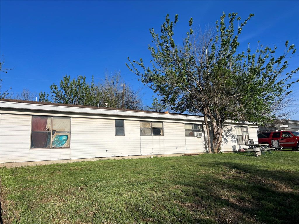 523 Lenora DR A&B, Taylor, TX 76574