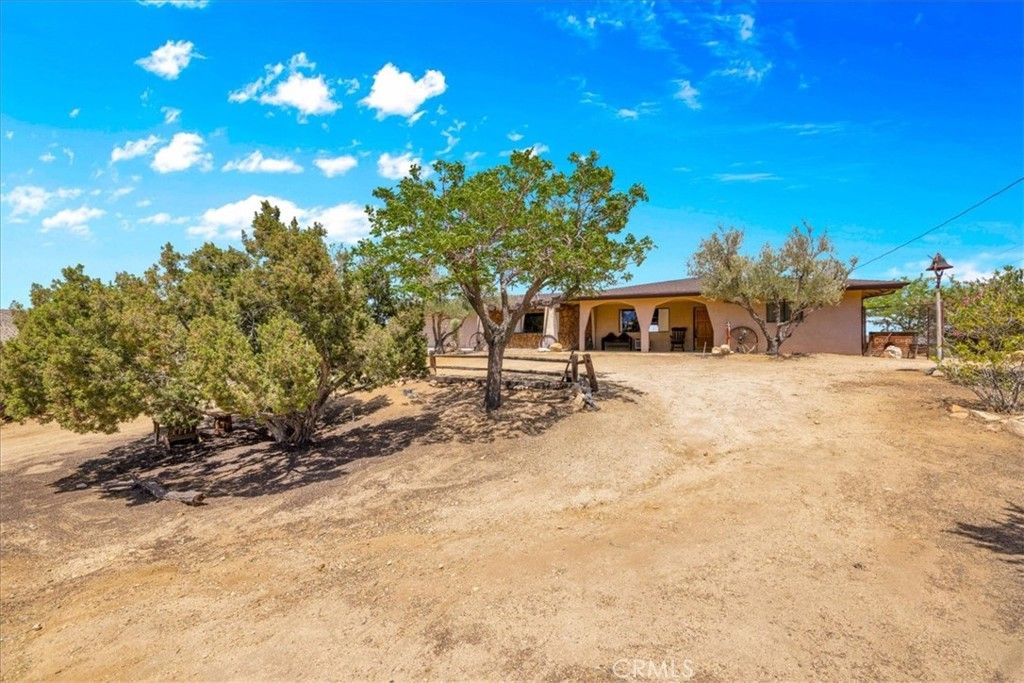 Image 12 of property listing at 8001 Hammett Road, Yucca Valley, CA 92284