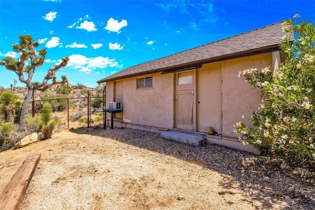 Image 32 of property listing at 8001 Hammett Road, Yucca Valley, CA 92284