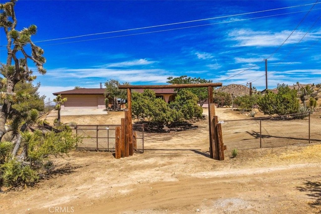 Image 37 of property listing at 8001 Hammett Road, Yucca Valley, CA 92284