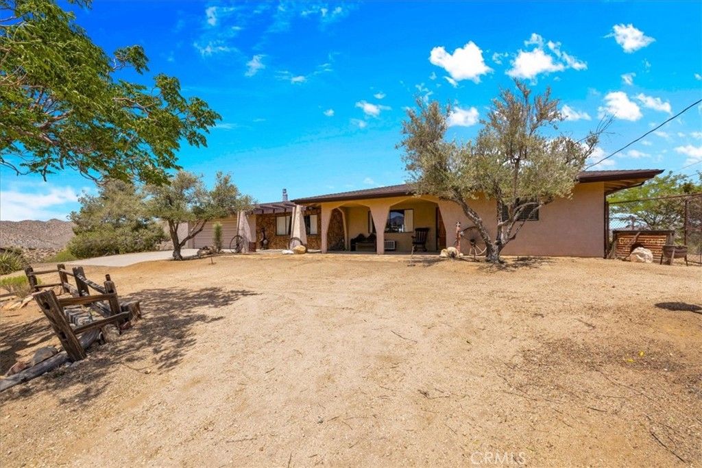 Image 6 of property listing at 8001 Hammett Road, Yucca Valley, CA 92284