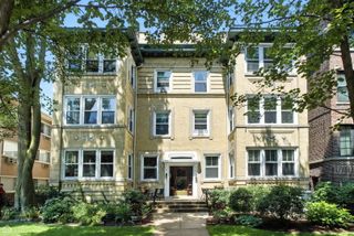 520 W Roscoe Street 2W, Chicago, IL 60657