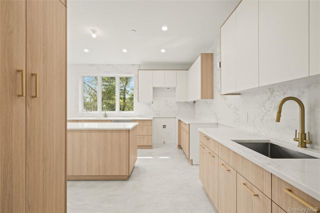 5 Mirror Lake Road 201, Spring Valley, NY 10977
