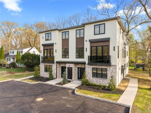 5 Mirror Lake Road 201, Spring Valley, NY 10977