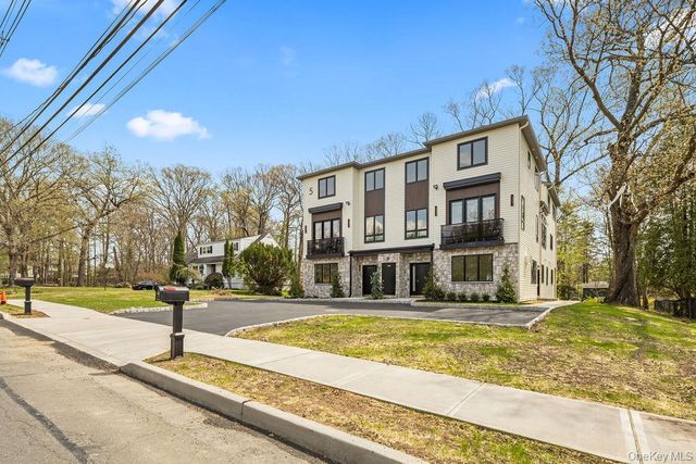 5 Mirror Lake Road 201, Spring Valley, NY 10977
