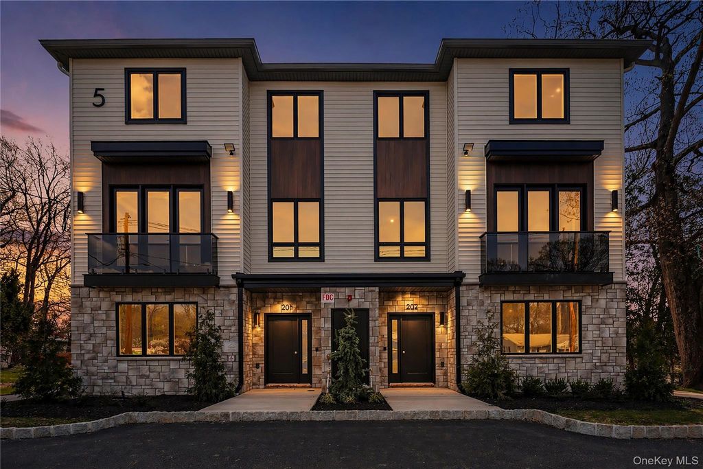 5 Mirror Lake Road 201, Spring Valley, NY 10977