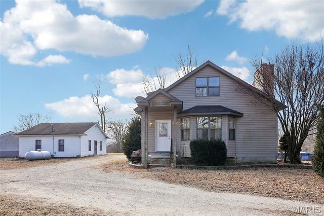 8602 E Kirsch Road, Troy, IL 62294