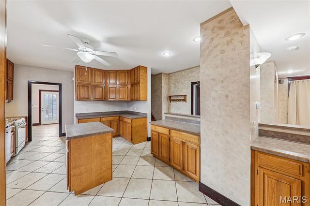 8602 E Kirsch Road, Troy, IL 62294