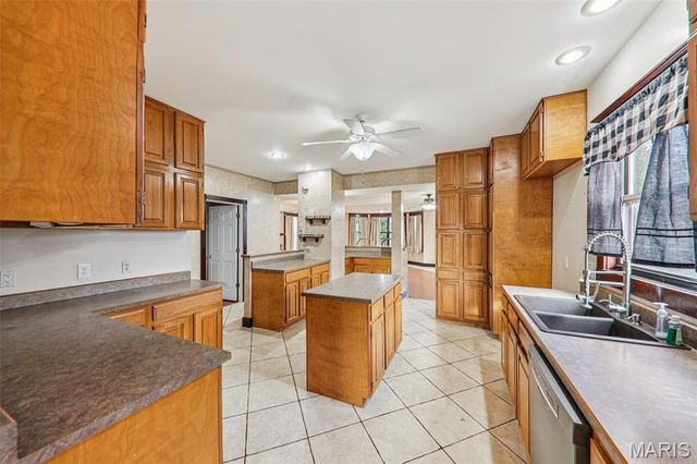 8602 E Kirsch Road, Troy, IL 62294