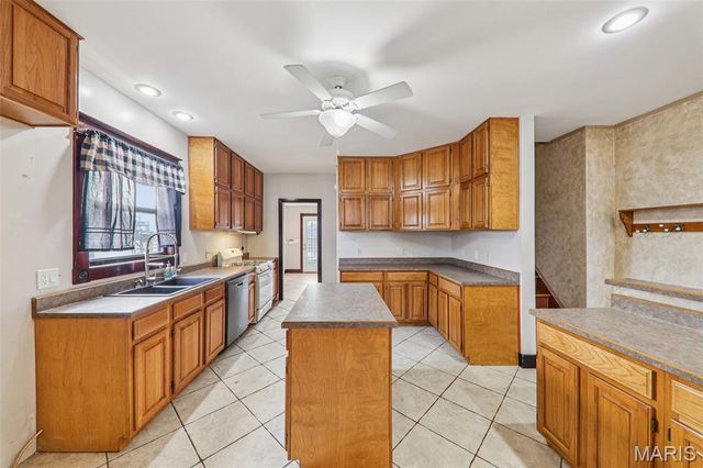 8602 E Kirsch Road, Troy, IL 62294