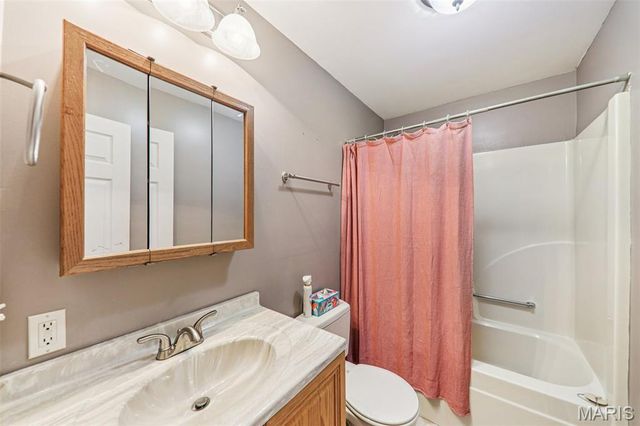 8602 E Kirsch Road, Troy, IL 62294