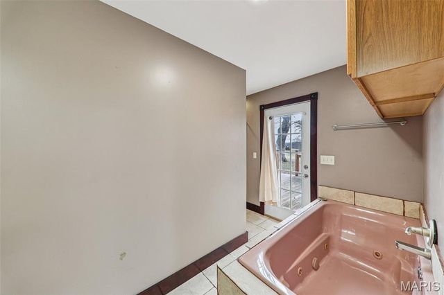 8602 E Kirsch Road, Troy, IL 62294