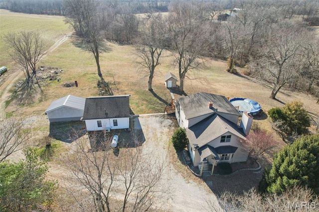 8602 E Kirsch Road, Troy, IL 62294