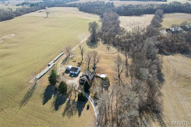 8602 E Kirsch Road, Troy, IL 62294