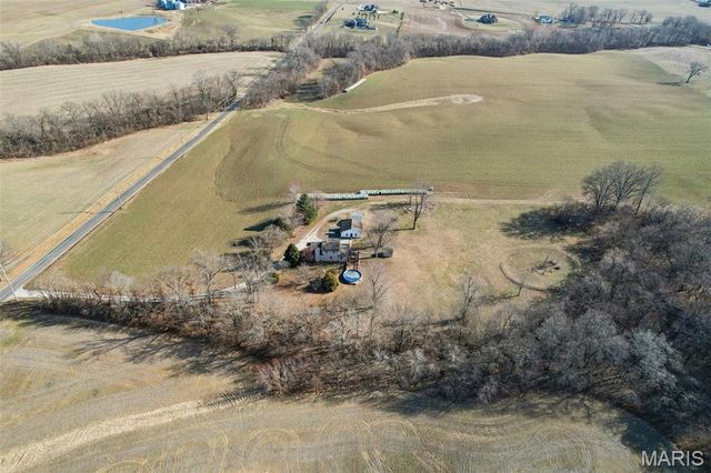 8602 E Kirsch Road, Troy, IL 62294