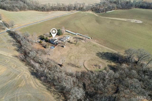 8602 E Kirsch Road, Troy, IL 62294