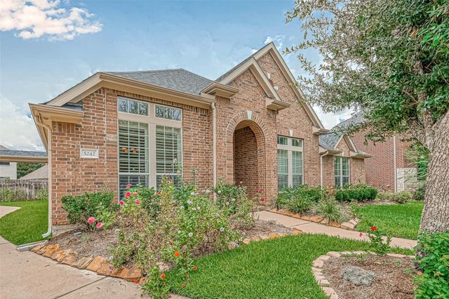 5242 Fountainbrook Lane, Sugar Land, TX 77479