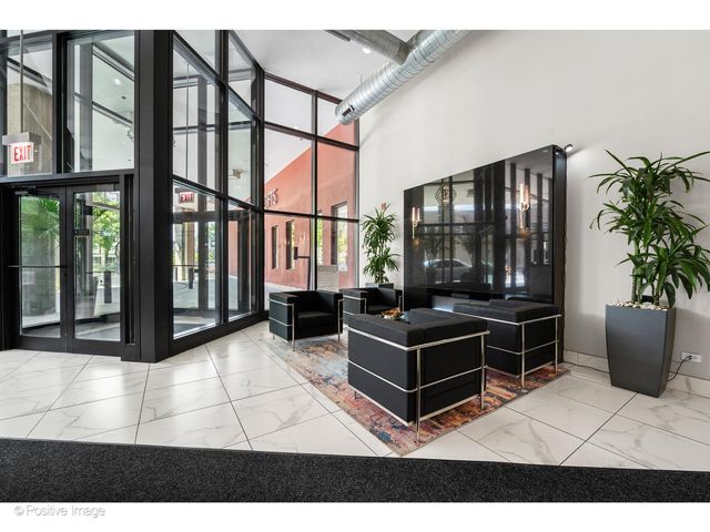 1645 W OGDEN Avenue 440, Chicago, IL 60612