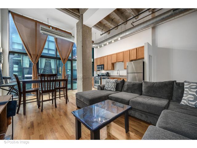 1645 W OGDEN Avenue 440, Chicago, IL 60612