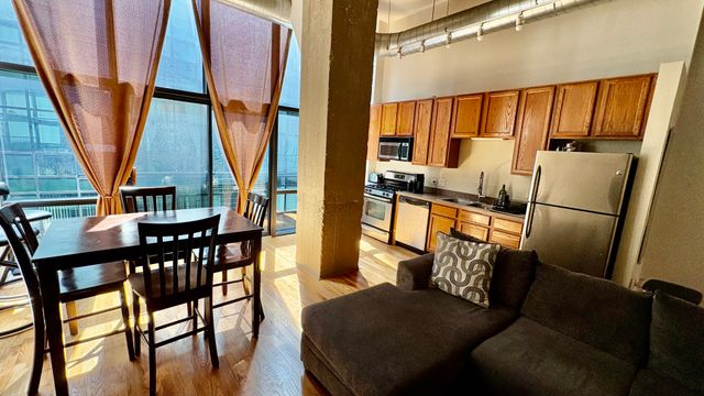 1645 W OGDEN Avenue 440, Chicago, IL 60612