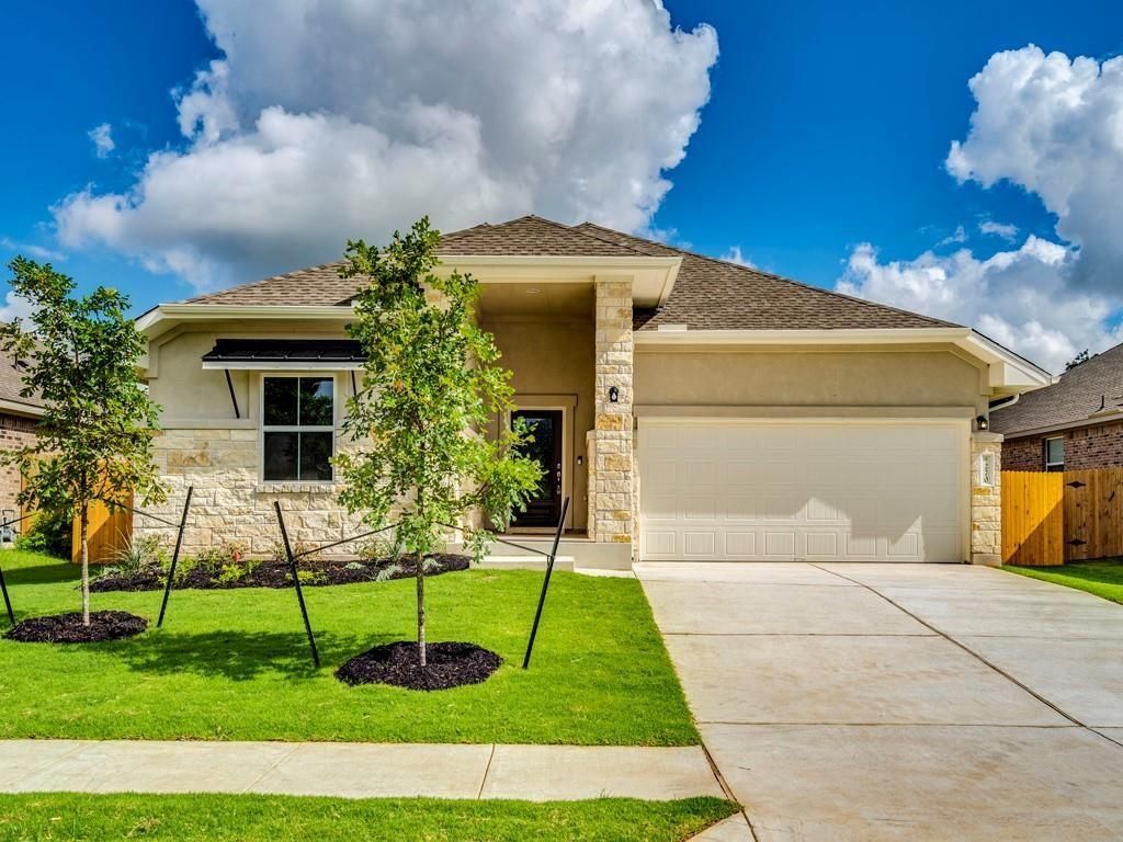 270 Rimrock CT, Bastrop, TX 78602