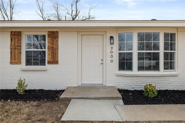 2000 W Wood Street, Rogers, AR 72756