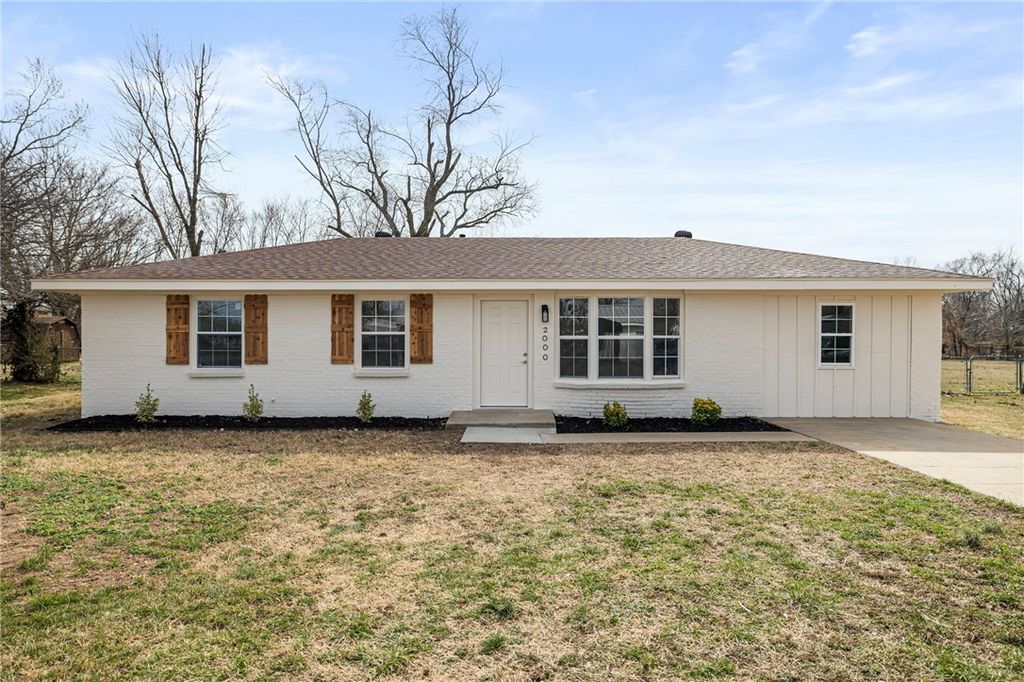 2000 W Wood Street, Rogers, AR 72756