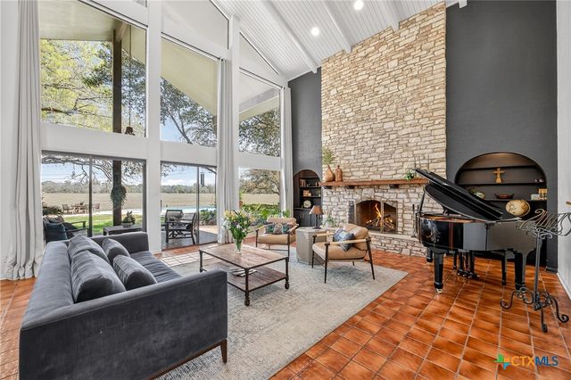 201 S Contour Drive, Gonzales, TX 78629