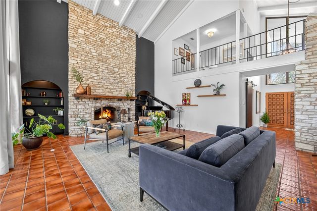 201 S Contour Drive, Gonzales, TX 78629