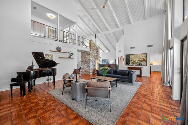 201 S Contour Drive, Gonzales, TX 78629