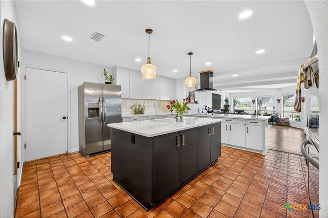 201 S Contour Drive, Gonzales, TX 78629