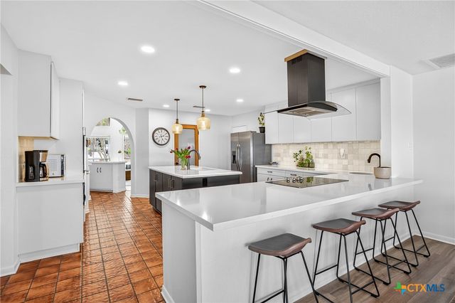 201 S Contour Drive, Gonzales, TX 78629