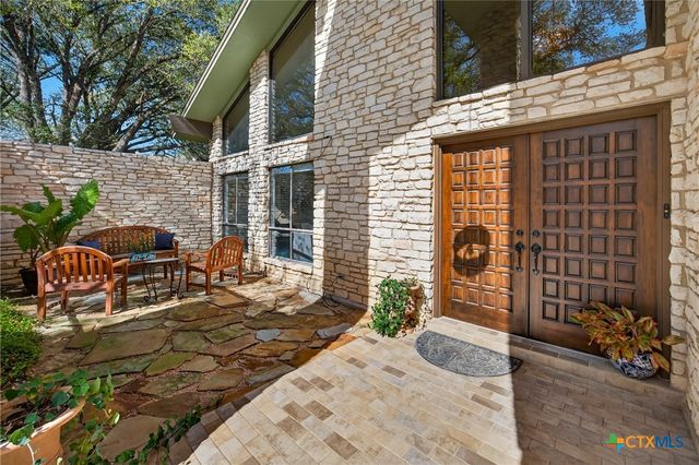 201 S Contour Drive, Gonzales, TX 78629